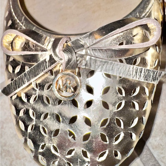 Michael KORS Olivia perforated GOLD ballet flats women’s shoes size 9 - Picture 16 of 17